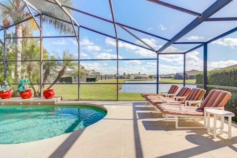 Lovely Lake 20 Min To Disney Large Pool! 4 Bedroom Home
