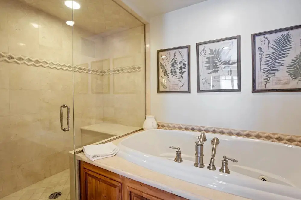 Grand Lodge - 3 Bedroom Deluxe #404 - Ski-in/out 3 Condo
