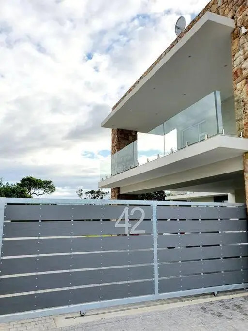 Bellrock 42 -Style, in the Cola Beach Conservancy