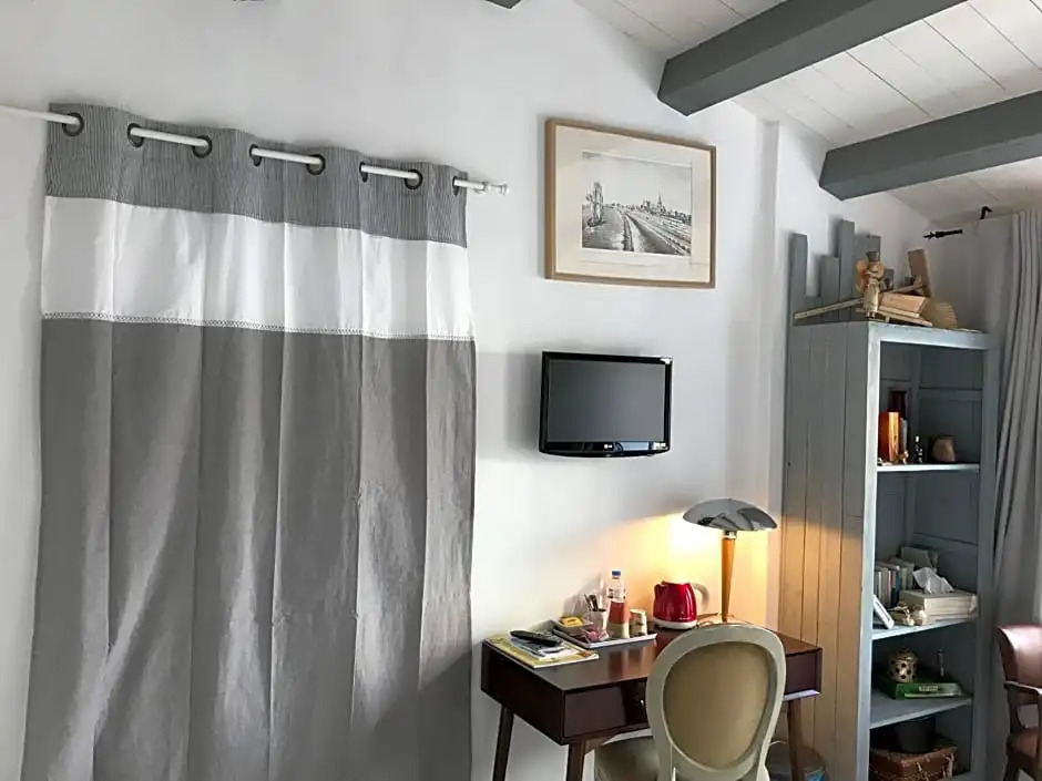 Les Yeux Bleus Bed & Breakfast