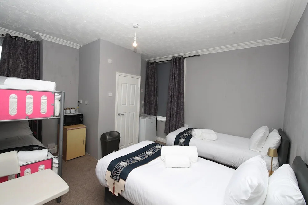 Woodville Lodge Leeds City Centre by OYO