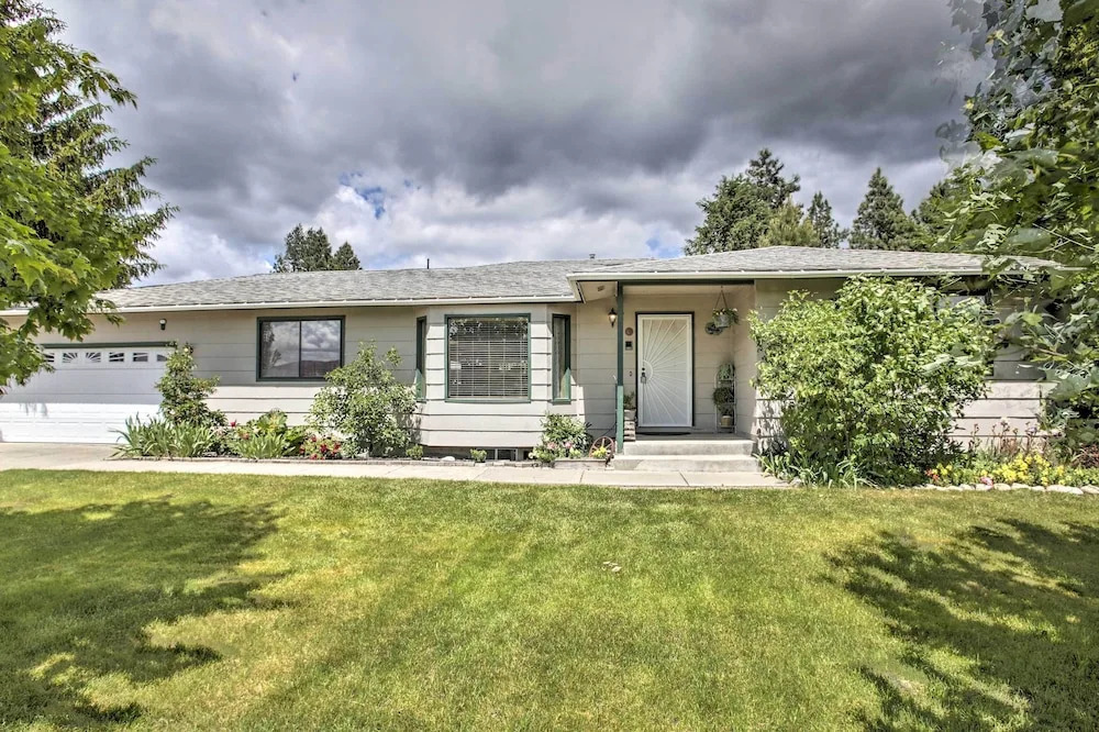 Sunny Home w/ Patio < 10 Mi to Lake Coeur D'alene