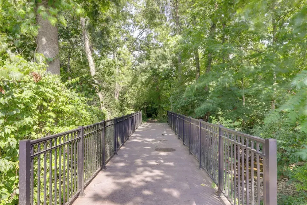 1 Block to Loveland Bike Trail: 'the Frog Man Inn'