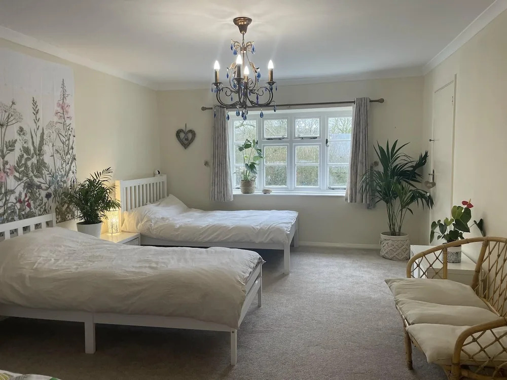 Lovely 5-bed House Near Ilminster and for Families