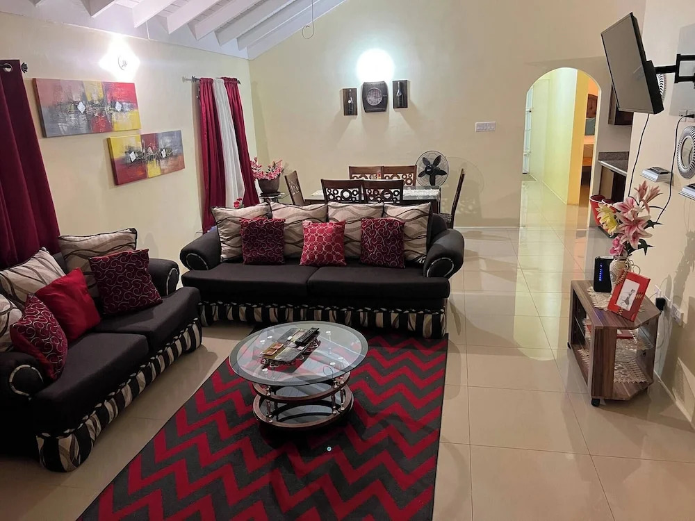 Luxurious 3-bedroom House in Ocho Rios With Private Entrance