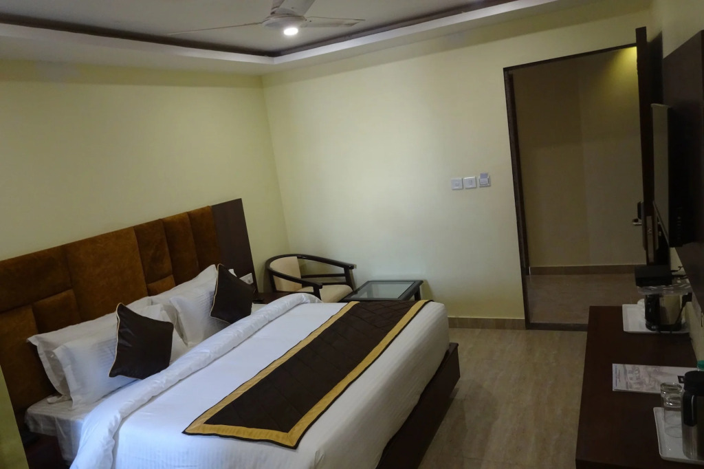 HOTEL SHIVOY GRAND