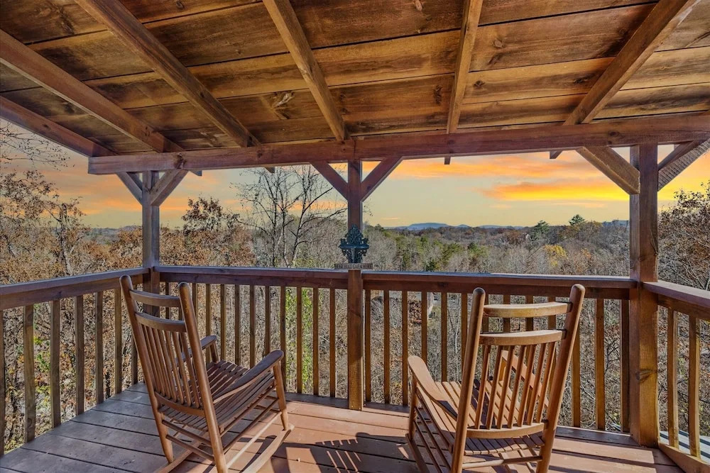 Big Bear Lodge 4 Bedroom Cabin by RedAwning