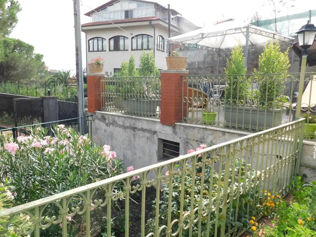 Althea Etna Garden
