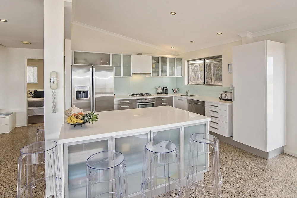 Margaret River Farmhouse - Serene Bushland Getaway
