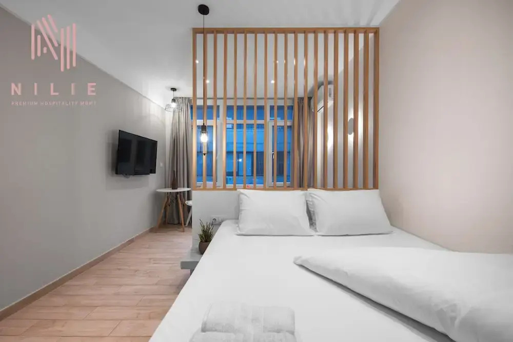 Venus, Nilie Hospitality MGMT