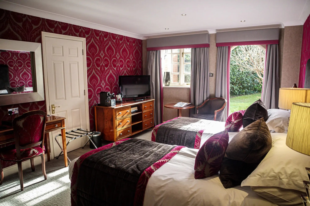 Langshott Manor - Luxury Hotel Gatwick