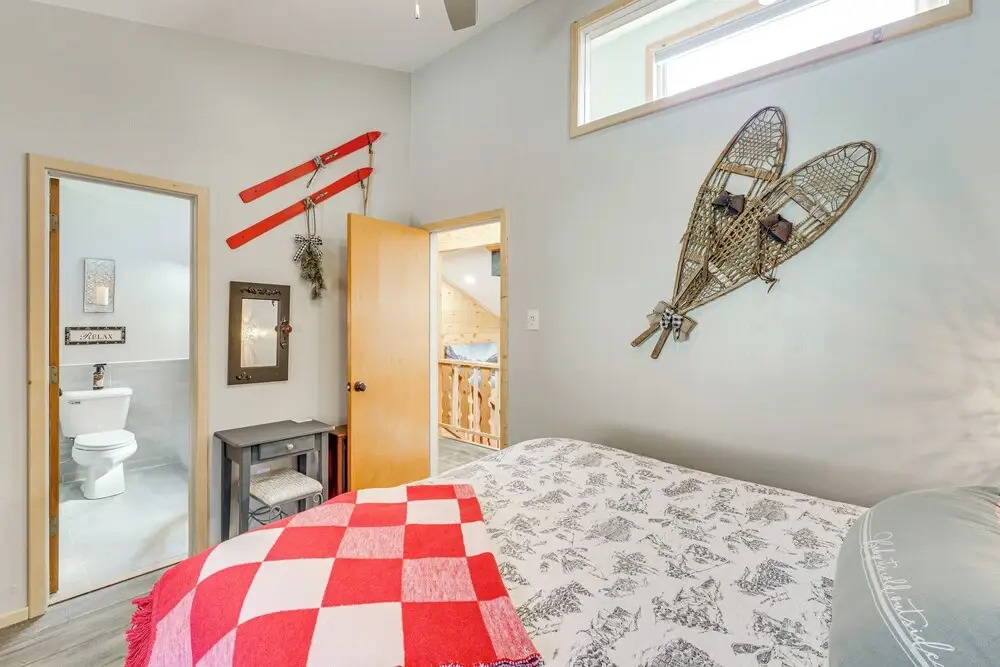 < 1 Mi to Skiing: Family-friendly Red River Haven