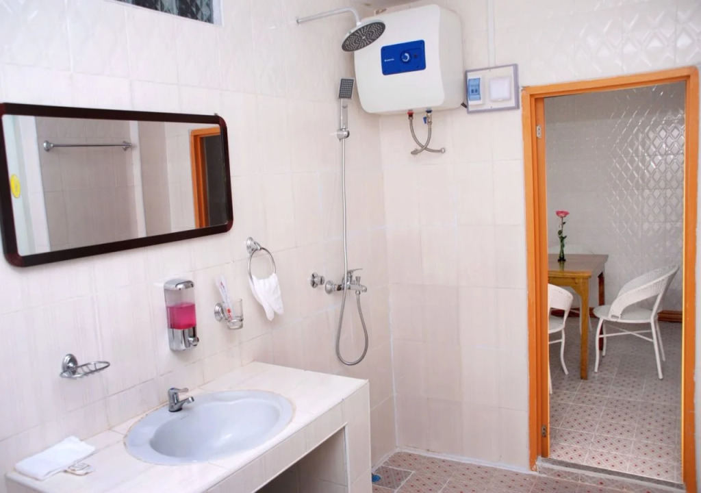 Than Lwin Hotel