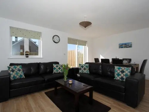 6 Jubilee Close