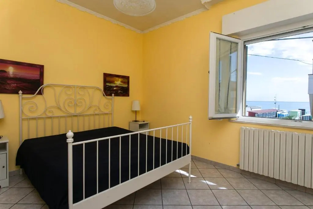 M116 - Marcelli, bilocale in centro e fronte mare