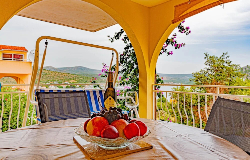 Nice Apartment in Rogoznica With Wifi and 1 Bedrooms