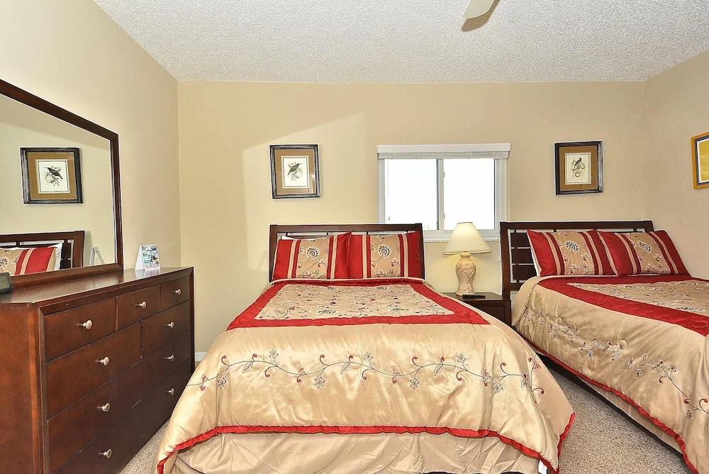 Sunset Chateau 609 Top Floor/ Amazing Views/ Great Location!