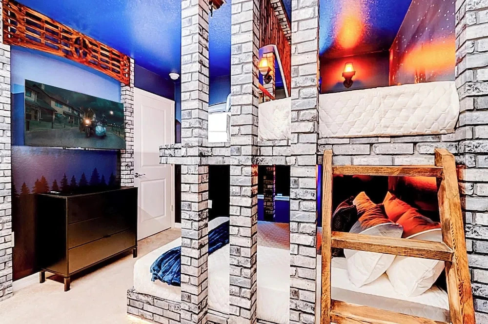 Spacious Townhome With Private Pool Near Theme Parks