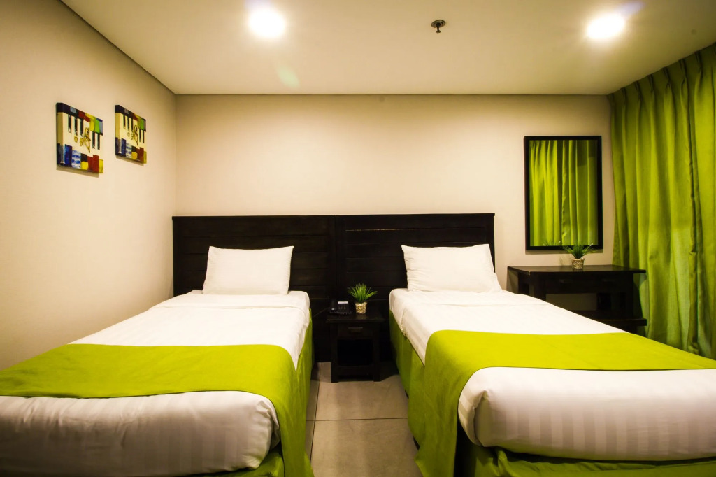 Jade Hotel and Suites