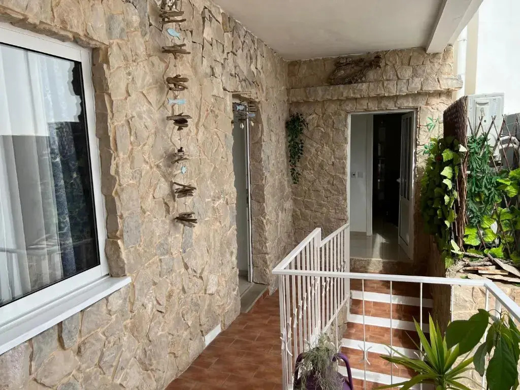 Fisherman's Beach Home 2BR 2BA AC Wi-Fi