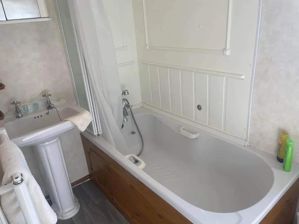 Caravan-sleeps 5-pets Ok-parking-linen Incl