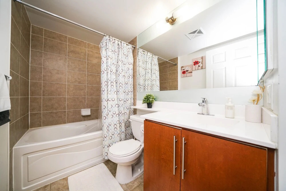 Ovation Condos by PlanURstay