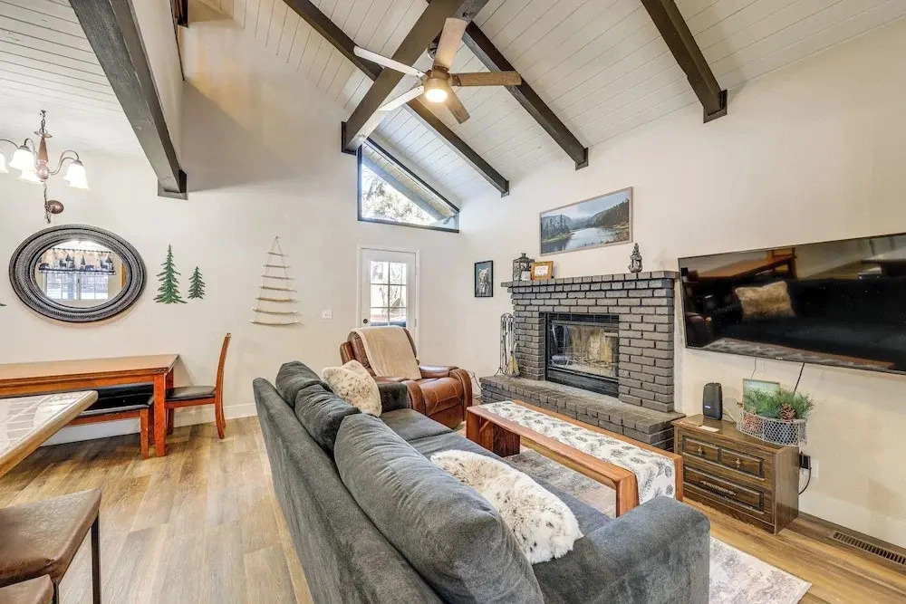 < 1 Mi to Bear Mtn! Family Ski Cabin w/ Game Room