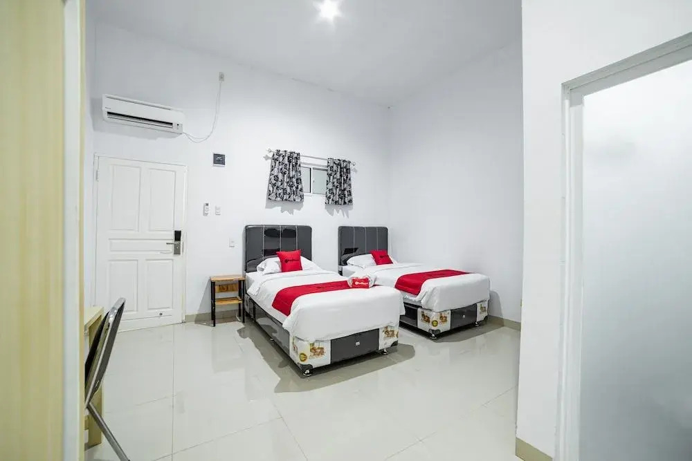 RedDoorz Plus near Thamrin Plaza Medan