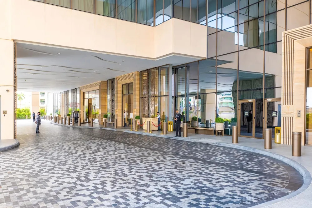 Ultra Luxury Palm Tower with Shared Hotel Facilities