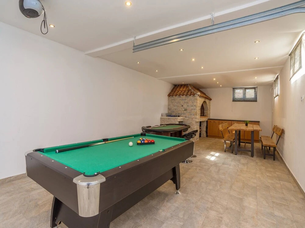 Magnificent Villa Mande With Pool, Vrana Lake