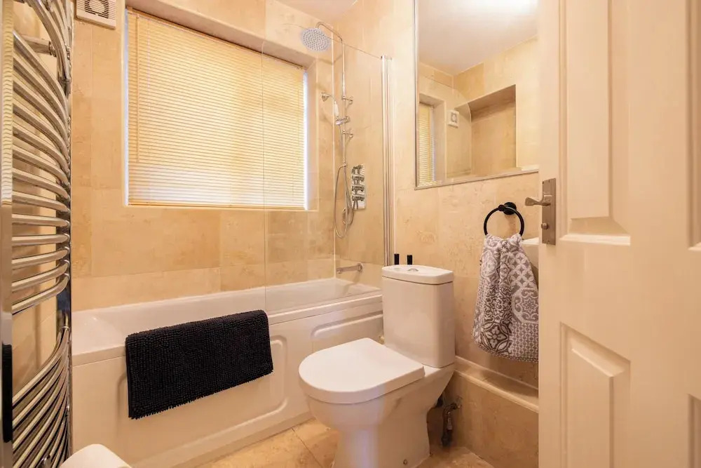 Mayfair 3-bed 6-guest W/patio & ac Berkeley Square