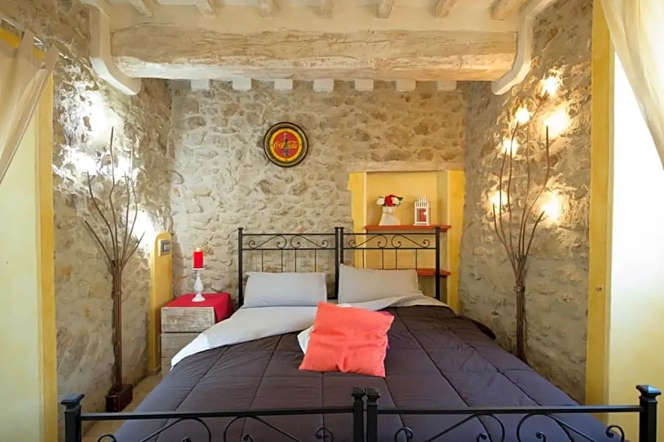 Villa Dacia bed bed and breakfast and Home Restaurant