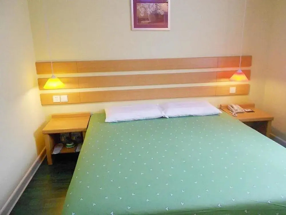 Home Inn (Chengdu Shuangqiao Road Metro Station)