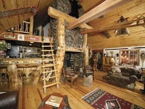 Lost Trail Lodge