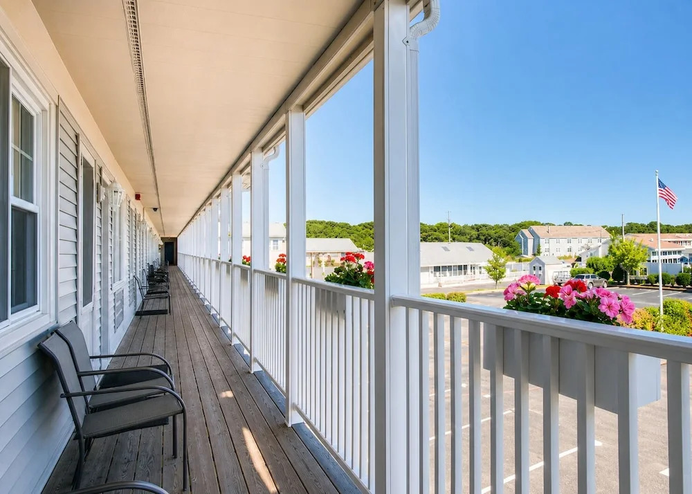 Pier 7 Condominiums