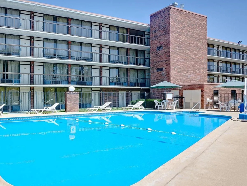 Siegel Suites 7th Street Apartments