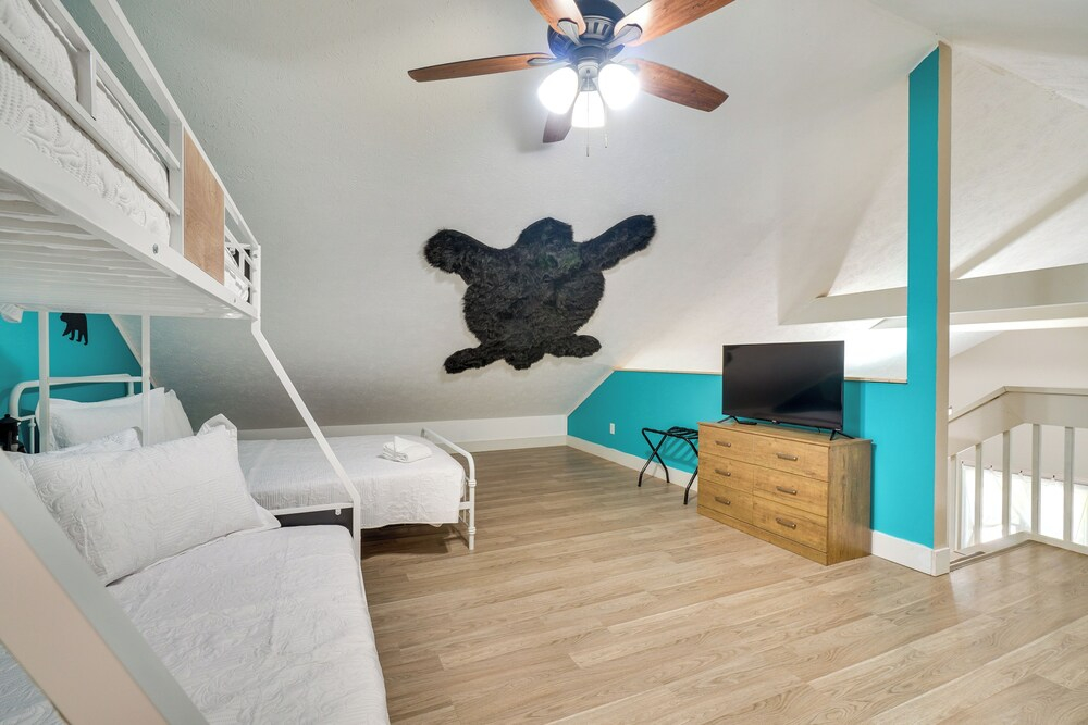 Sevierville Family Home w/ Hot Tub!