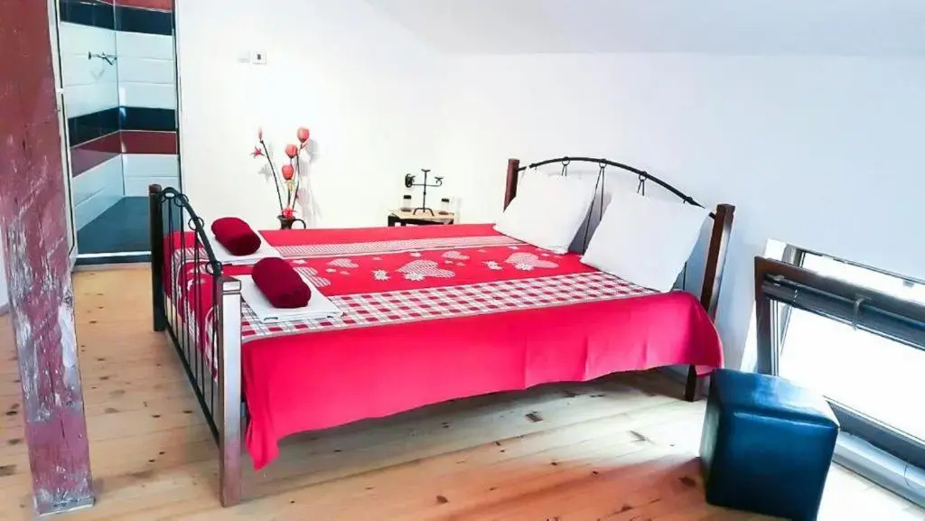 The Old House guest rooms and apartament