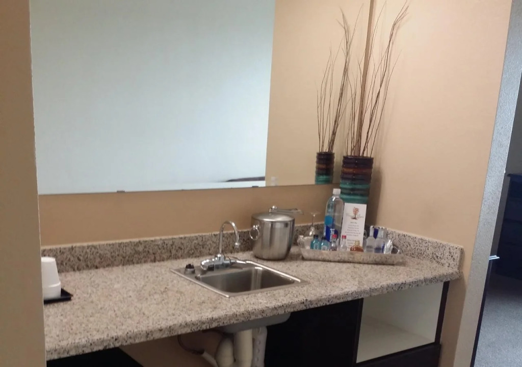 Ambassador Inn & Suites