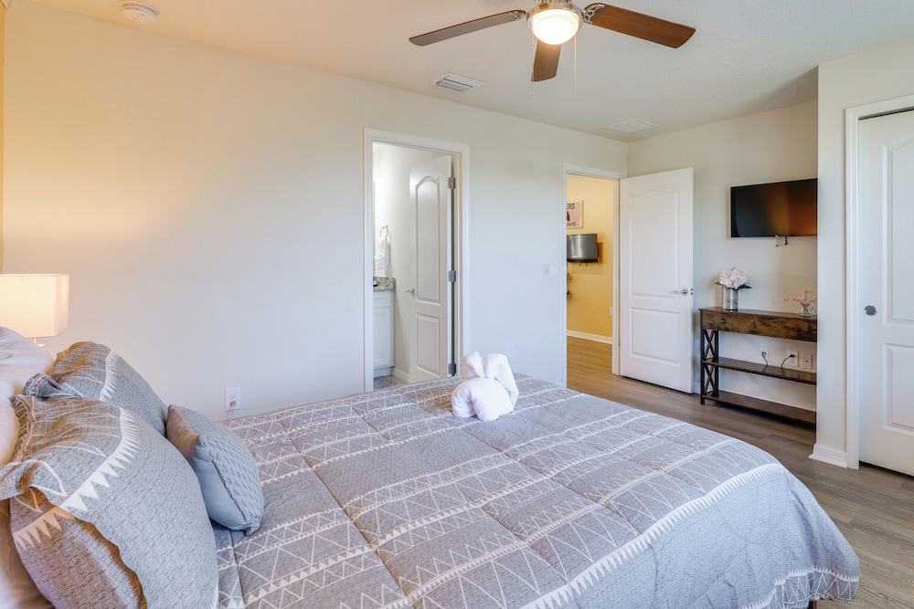 Heated Pool & Theater: Solterra 5BR Home Near WDW