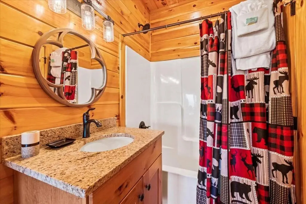 Amazing 3 Bedroom Cabin with Incredible Views