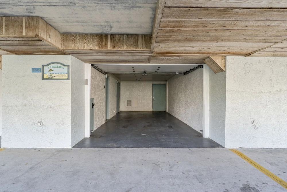 3br, 3BA Beachfront Townhome! Sleeps 11! Ocean View! Steps to the Beach!