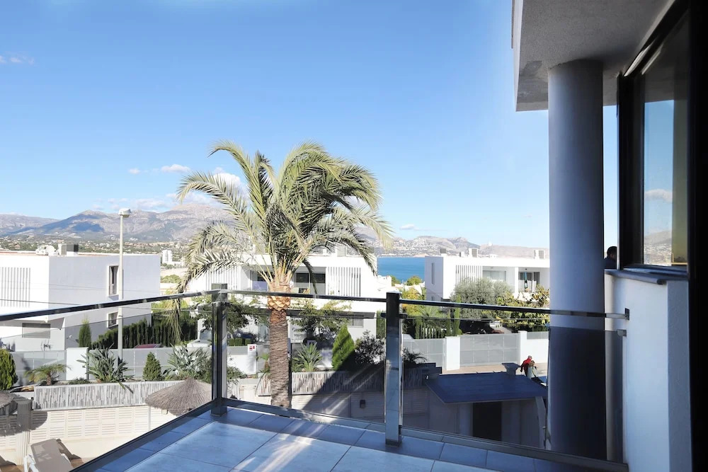 DREAM VILLA IN ALBIR BLUELINE