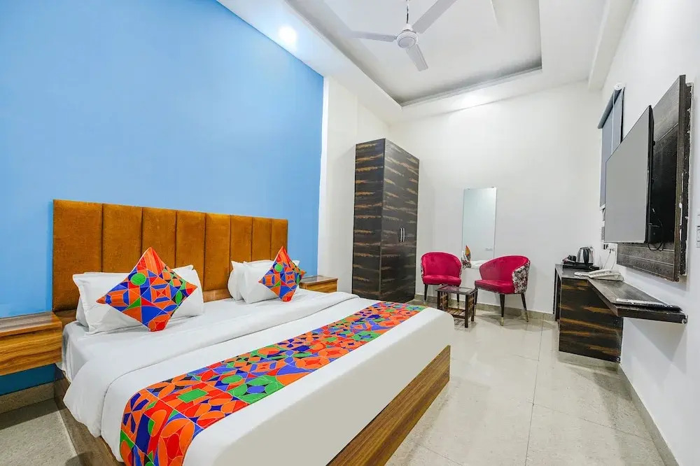 Fabhotel Radiant Blu