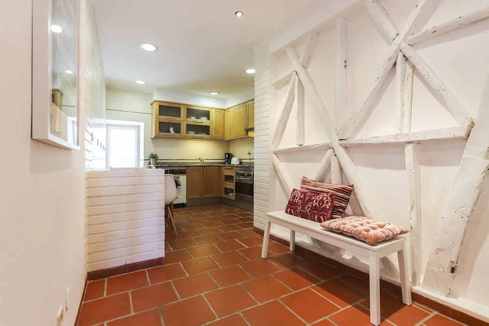 Typical Mouraria Studios by Hosty