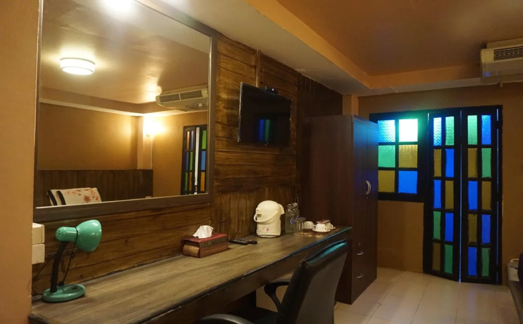 Bangkok Travel Suites Hotel