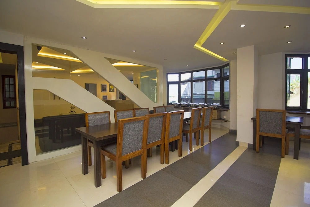 OYO 24798 Kiwi Hotel Yavachi