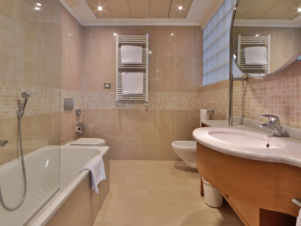 UNA Hotels The One Milano Hotel & Residence