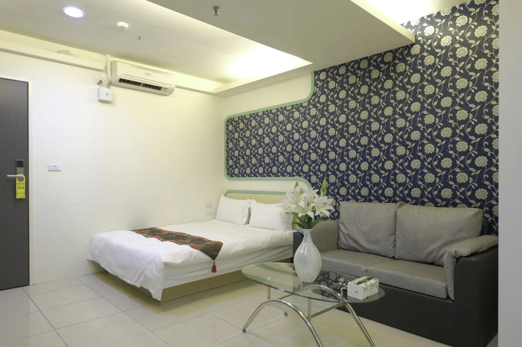 LJ Hotel