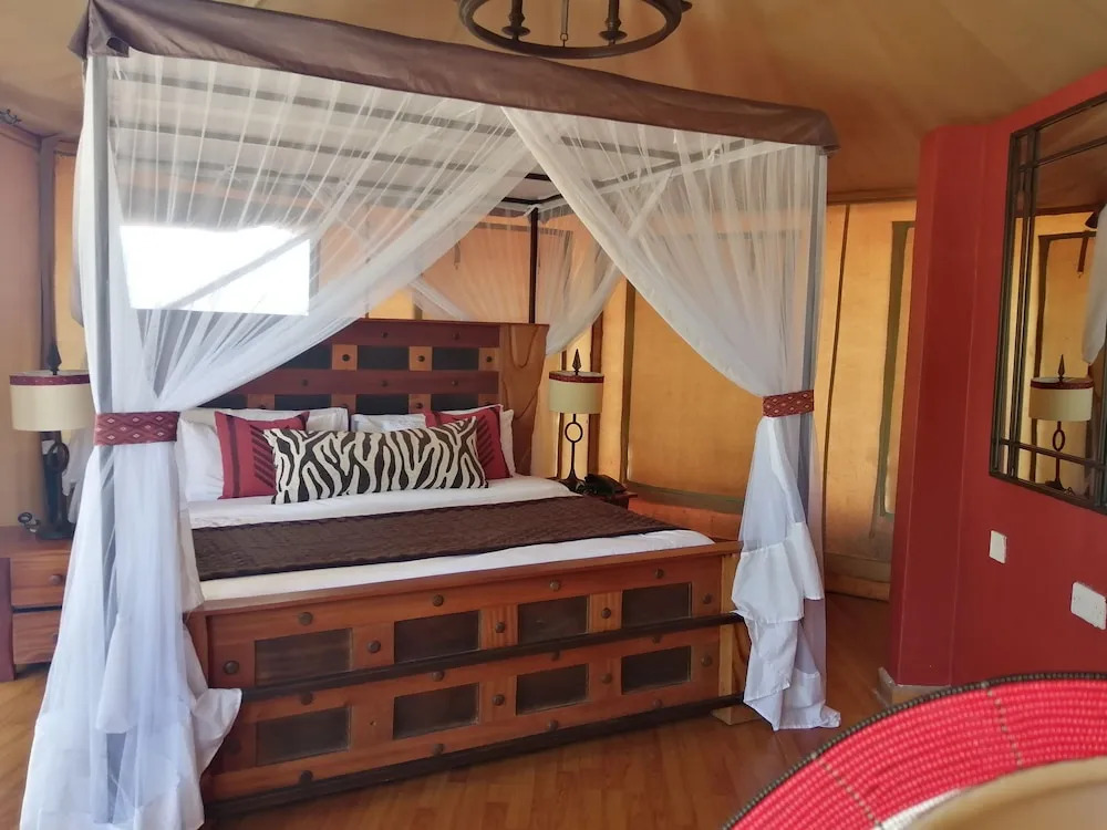 Emayian Luxury Camp